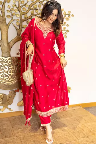 Floral embroidered silk blend round neck kurta trosuer & dupatta set