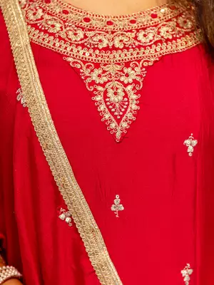 Floral embroidered silk blend round neck kurta trosuer & dupatta set 4