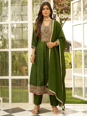 Floral embroidered silk blend v neck kurta trosuer & dupatta set 3