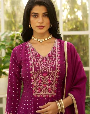 Floral embroidered silk blend v neck kurta trosuer & dupatta set 4