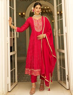 Floral embroidered silk blend v neck kurta trosuer & dupatta set 1