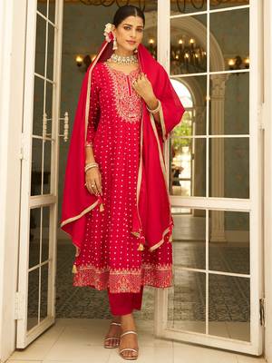 Floral embroidered silk blend v neck kurta trosuer & dupatta set 2