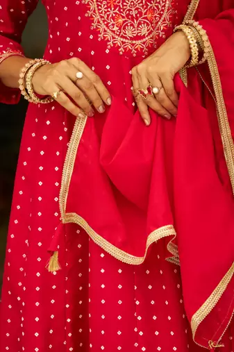 Floral embroidered silk blend v neck kurta trosuer & dupatta set