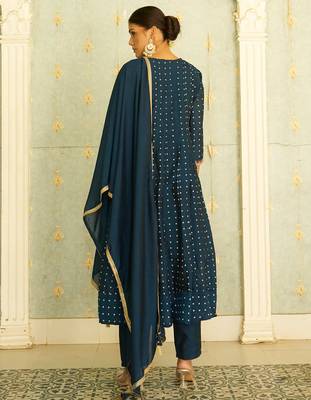 Floral embroidered silk blend v neck kurta trosuer & dupatta set 2