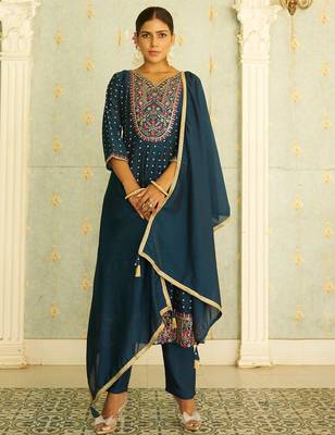 Floral embroidered silk blend v neck kurta trosuer & dupatta set 3