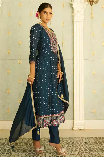 Floral embroidered silk blend v neck kurta trosuer & dupatta set