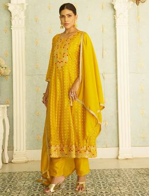 Floral embroidered silk blend v neck kurta trosuer & dupatta set 3