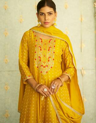 Floral embroidered silk blend v neck kurta trosuer & dupatta set 4