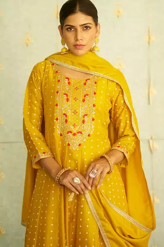 Floral embroidered silk blend v neck kurta trosuer & dupatta set