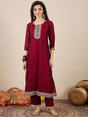 Floral embroidered silk blend round neck kurta trosuer & dupatta set 4