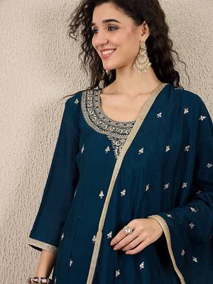 Floral embroidered silk blend round neck kurta trosuer & dupatta set 4