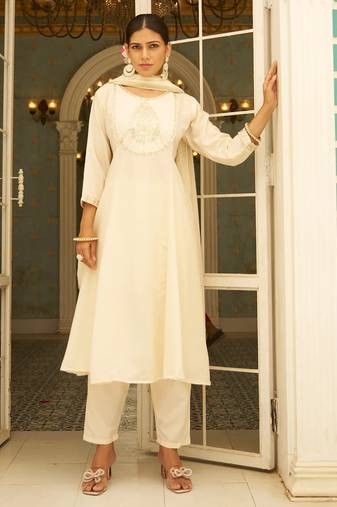 Floral embroidered silk blend round neck kurta trosuer & dupatta set