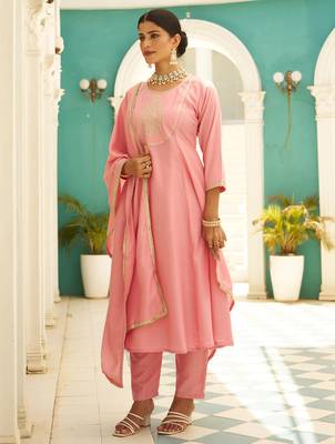 Floral embroidered silk blend round neck kurta trosuer & dupatta set 4