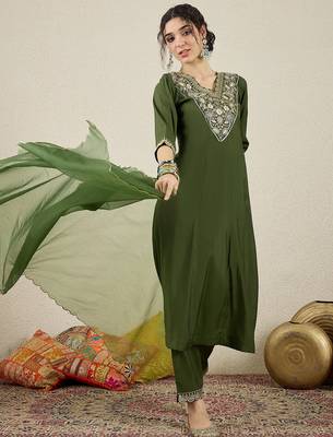 Floral embroidered silk blend v neck kurta trosuer & dupatta set 2