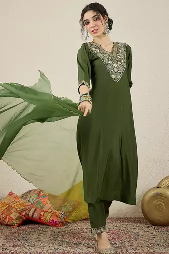 Floral embroidered silk blend v neck kurta trosuer & dupatta set