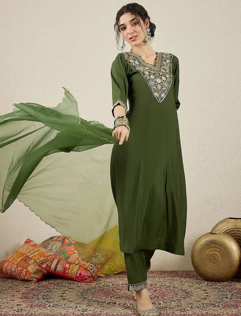 Floral embroidered silk blend v neck kurta trosuer & dupatta set
