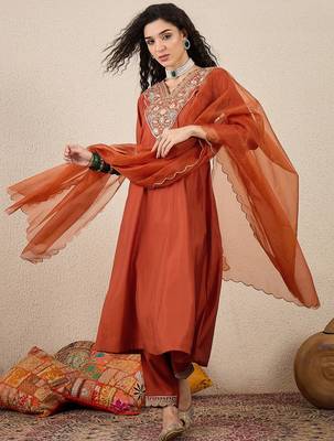 Floral embroidered silk blend v neck kurta trosuer & dupatta set 2