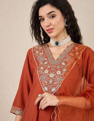 Floral embroidered silk blend v neck kurta trosuer & dupatta set 4