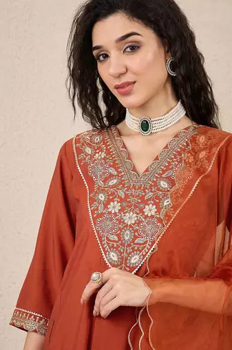 Floral embroidered silk blend v neck kurta trosuer & dupatta set