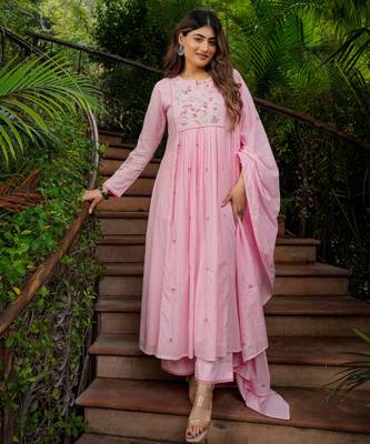 Pink chanderi silk sequin embroidered round neck kurta set with dupatta 1