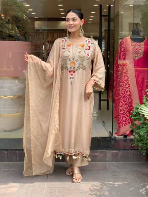 Cream chanderi silk sequin embroidered v neck kurta set with dupatta 1