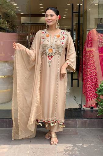 Cream chanderi silk sequence embroidered v neck kurta set with dupatta