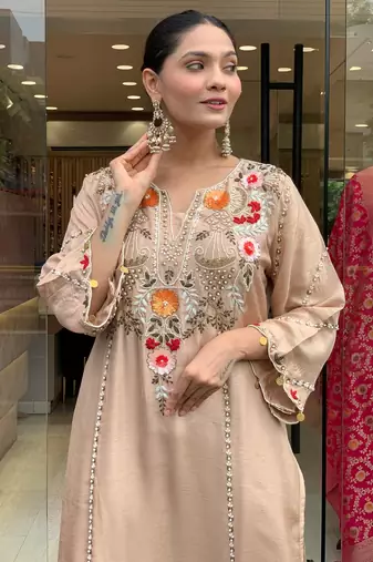 Cream chanderi silk sequin embroidered v neck kurta set with dupatta