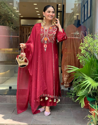 Maroon chanderi silk sequin embroidered v neck kurta set with dupatta 1