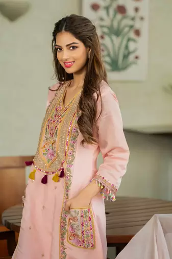 Peach chanderi silk sequin embroidered v neck kurta set with dupatta