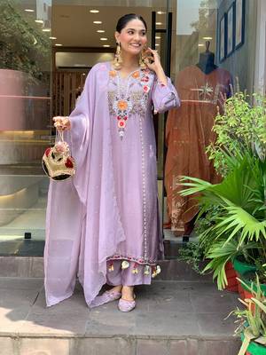 Lavender chanderi silk sequin embroidered v neck kurta set with dupatta 1