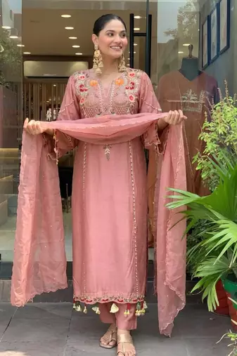 Peach chanderi silk sequin embroidered v neck kurta set with dupatta