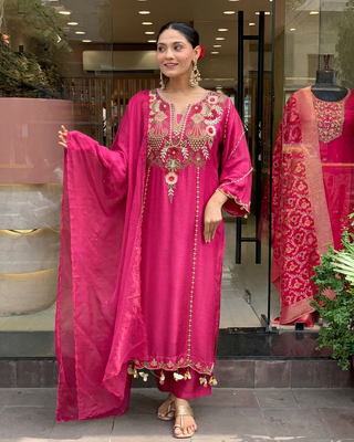 Pink chanderi silk sequin embroidered v neck kurta set with dupatta 1