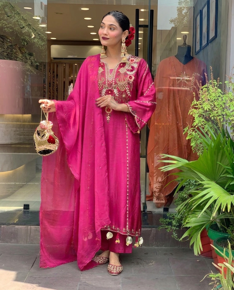Pink chanderi silk sequence embroidered v neck kurta set with dupatta