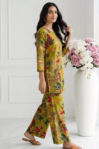 Women latest green floral printed crepe kurta with palazzos set