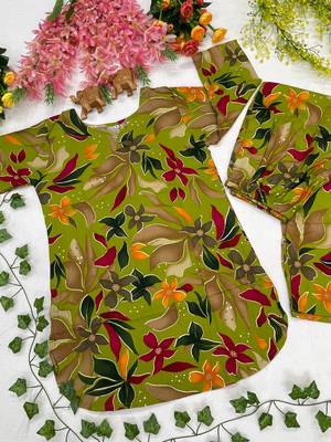 Women latest green floral printed crepe kurta with palazzos set 4