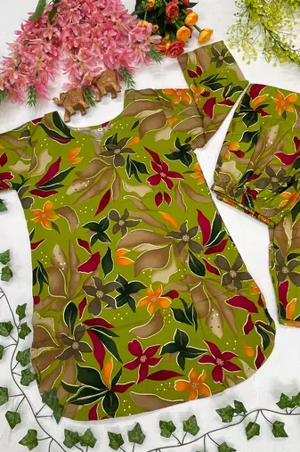 Women latest green floral printed crepe kurta with palazzos set