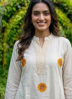  women off-white embroidered cotton a-line kurta with trousers 2