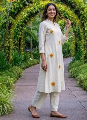  women off-white embroidered cotton a-line kurta with trousers 3