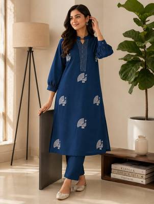 Women blue cotton printed kurta with trousers co-ord set 1