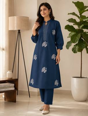 Women blue cotton printed kurta with trousers co-ord set 3