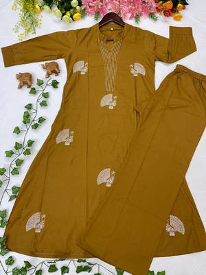 Women mustard cotton printed kurta with trousers co-ord set 4