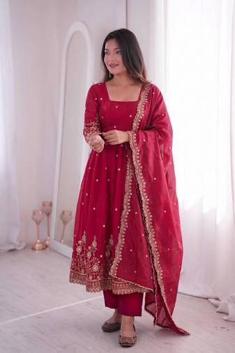 Womens new latest trendy elegant red embroidered anarkali suit set with scalloped dupatta