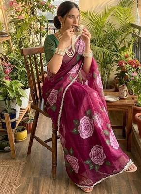 Wine Color flower prints and khatli border Work Silk Blend Saree 3