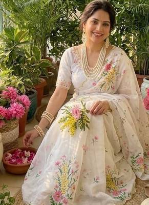 White Color  floral prints And Hand Work Silk Blend Saree 2