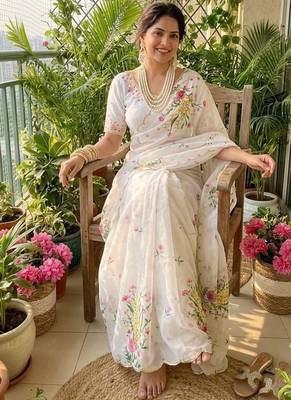 White Color  floral prints And Hand Work Silk Blend Saree 3