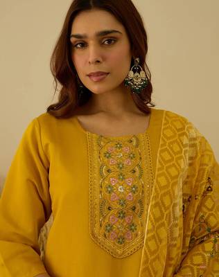 Floral embroidered silk blend round neck kurta trouser & dupatta set 3