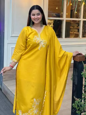 Floral embroidered silk blend v neck kurta trouser & dupatta set 4