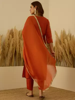 Floral printed silk blend v neck kurta trouser & dupatta set 2