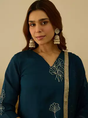Floral printed silk blend v neck kurta trouser & dupatta set 3