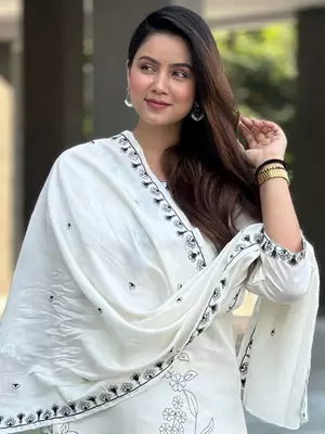 Floral embroidered silk blend round neck kurta trouser & dupatta set 3